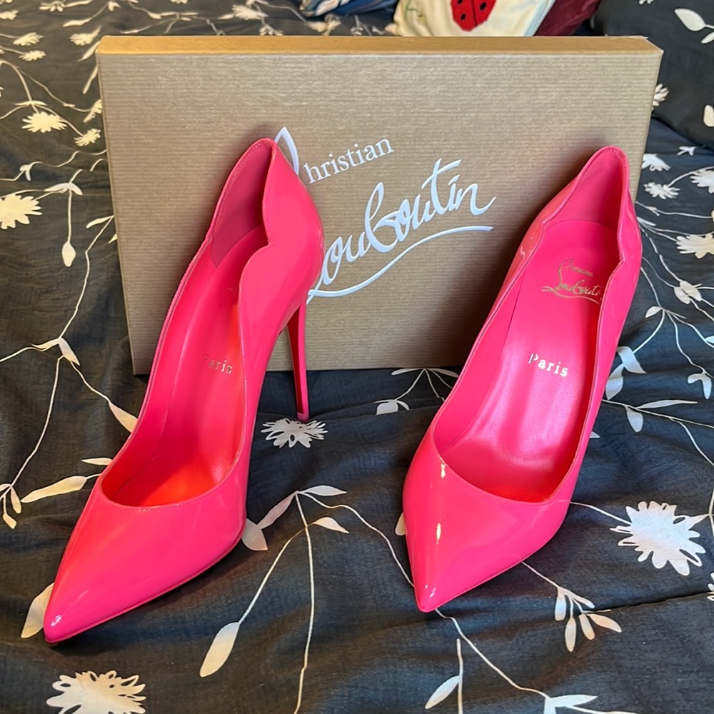 Brand new Christian Louboutin Hot Chick 100